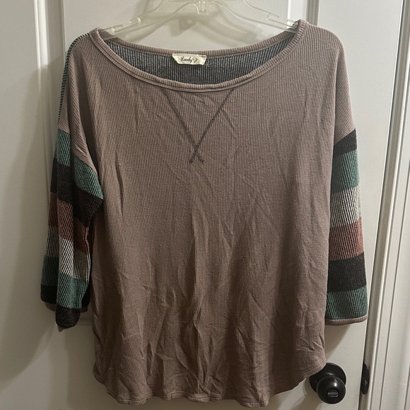 Lovely J Tops - Lovely J Taupe 3/4 Sleeve Raglan Top with Color Blocked Sleeves